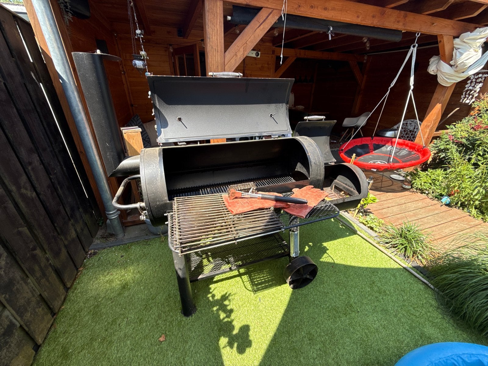 Grote BBQ Smoker - Perfect voor zomerse avonden, Ophalen, Gebruikt, Met accessoires