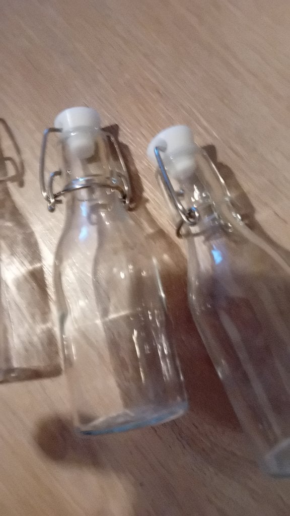 3 kleine glazen flesjes met Scharnierende dop, Ophalen of Verzenden