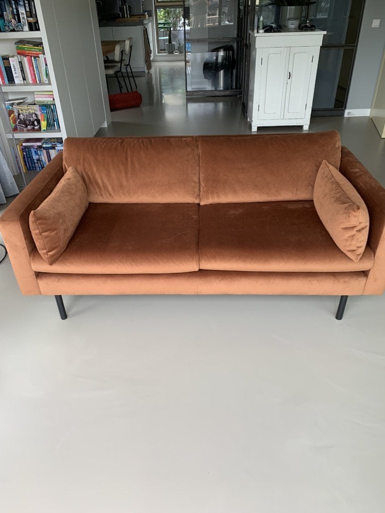 RUIME VELOURS TWEEZITSBANK ADAM NOUS LIVING -KLEUR TERRA, Huis en Inrichting, Ophalen, 150 tot 200 cm, Tweepersoons, 75 tot 100 cm