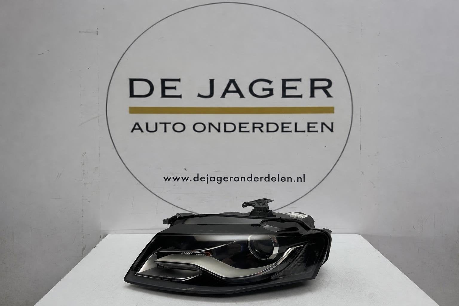 Audi A4 B8 Xenon koplamp links 8K0941003P, Gebruikt, AUDI AG, Auto-Union-Strasse 1
85045  Ingolstadt, DE, Kundenbetreuung@audi.de