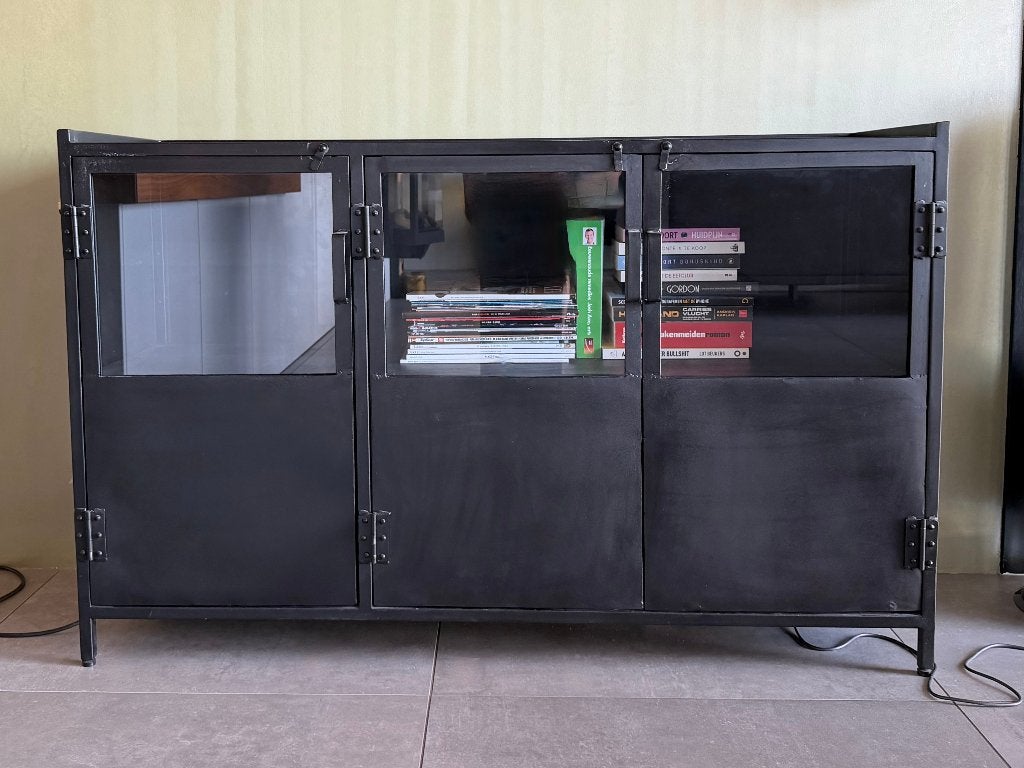 Metalen kast / dressoir, Ophalen, 100 tot 150 cm, Glas, 25 tot 50 cm