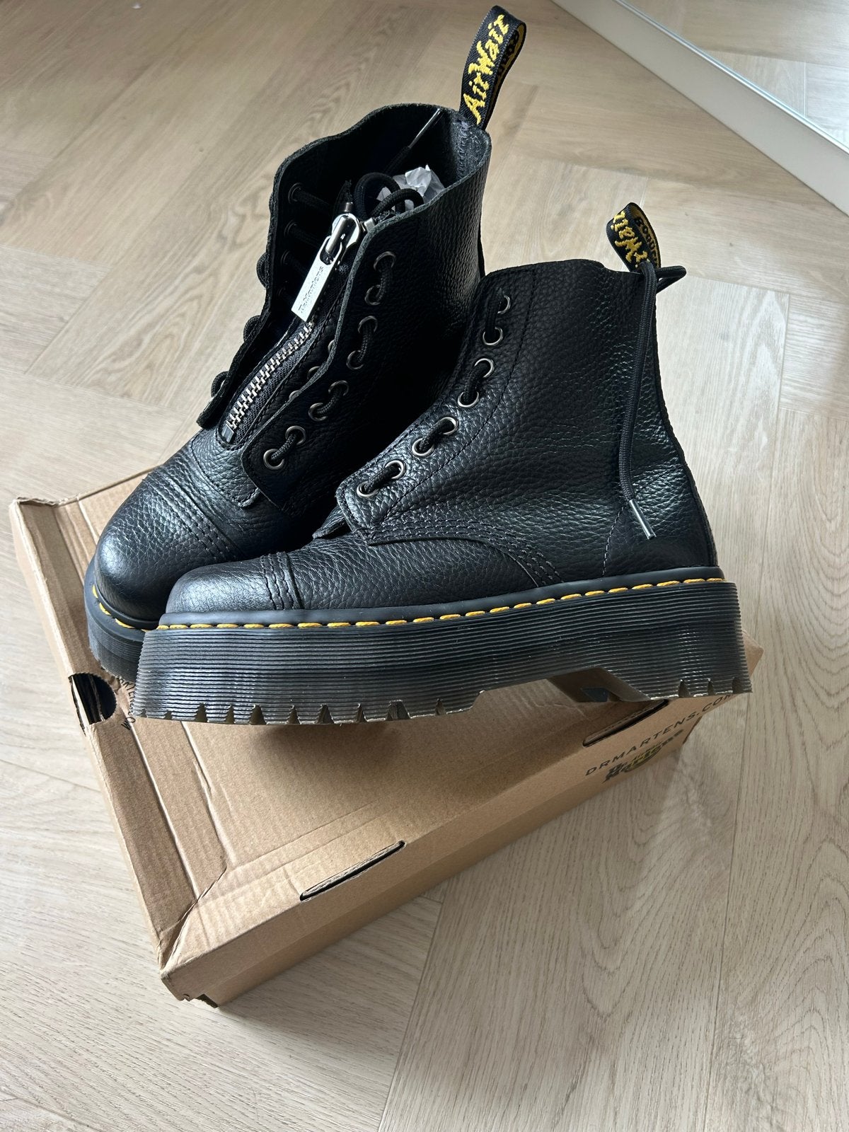 NIEUW! Dr. Martens Sinclair Platformlaarzen Zwart Leer, Kleding | Dames, Schoenen, Zwart, Lage of Enkellaarzen, Nieuw, Ophalen of Verzenden