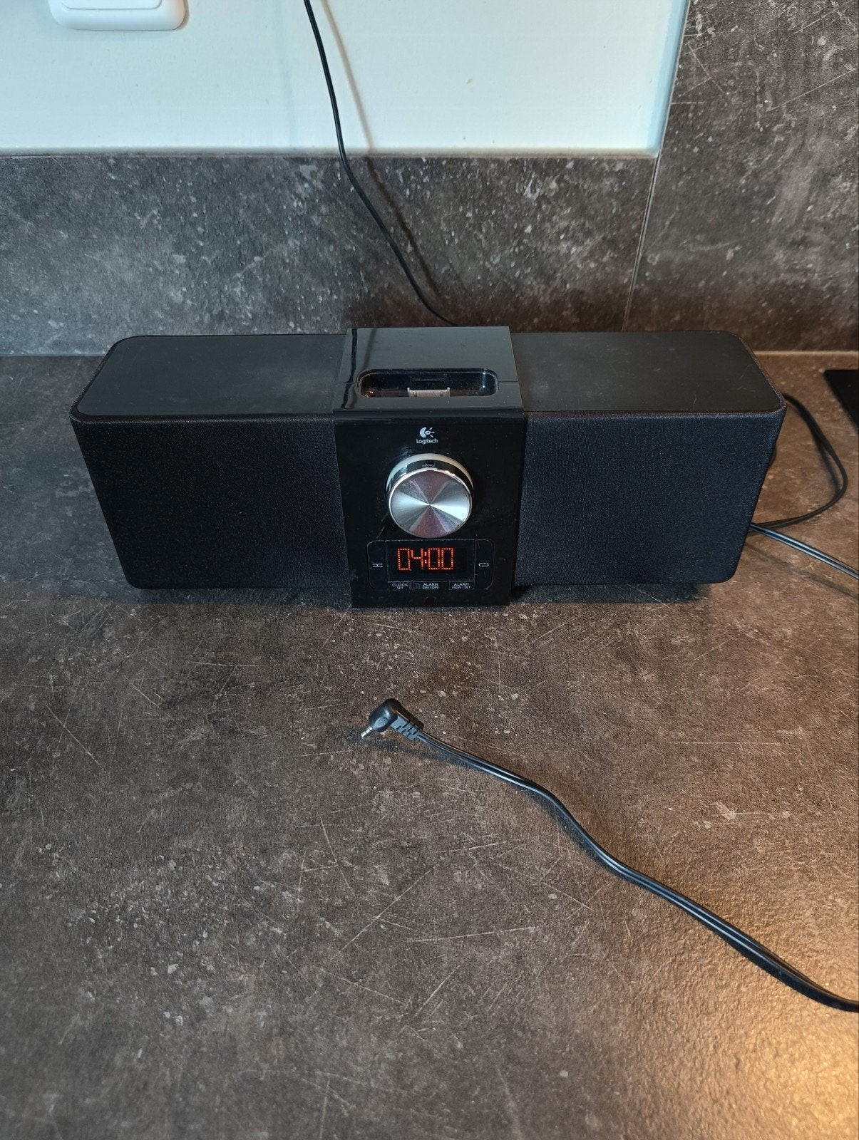 Logitech Wekkerradio met Muziek en iPod/iPhone Dock, Ophalen of Verzenden, Gebruikt, Tuner of Radio
