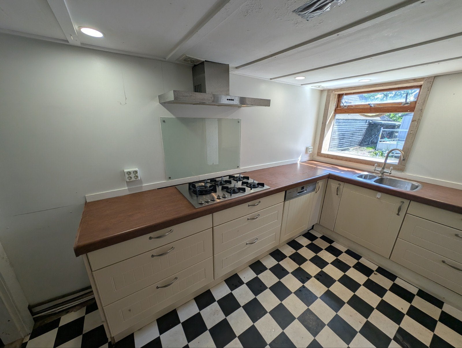 Gebruikte keuken voor nog een ronde, Ophalen, Gebruikt, Wit, Hoekkeuken
