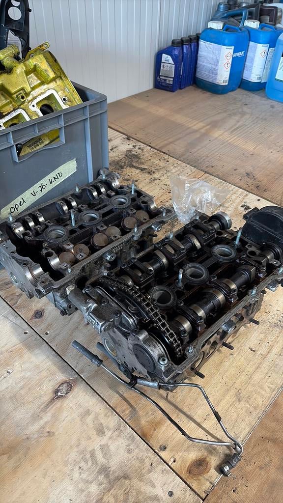 S4 b5 2.7 v6 30v cilinderkoppen compleet, Ophalen, Audi