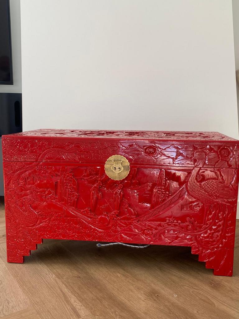 Red Carved Chinese Lacquer Chest with Brass Hardware, Huis en Inrichting, Woonaccessoires | Kisten, Ophalen, Zo goed als nieuw