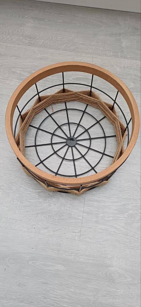 Draadmand set - Decoratieve opbergmand met houten deksel, Ophalen, Mand, Rond, Zo goed als nieuw
