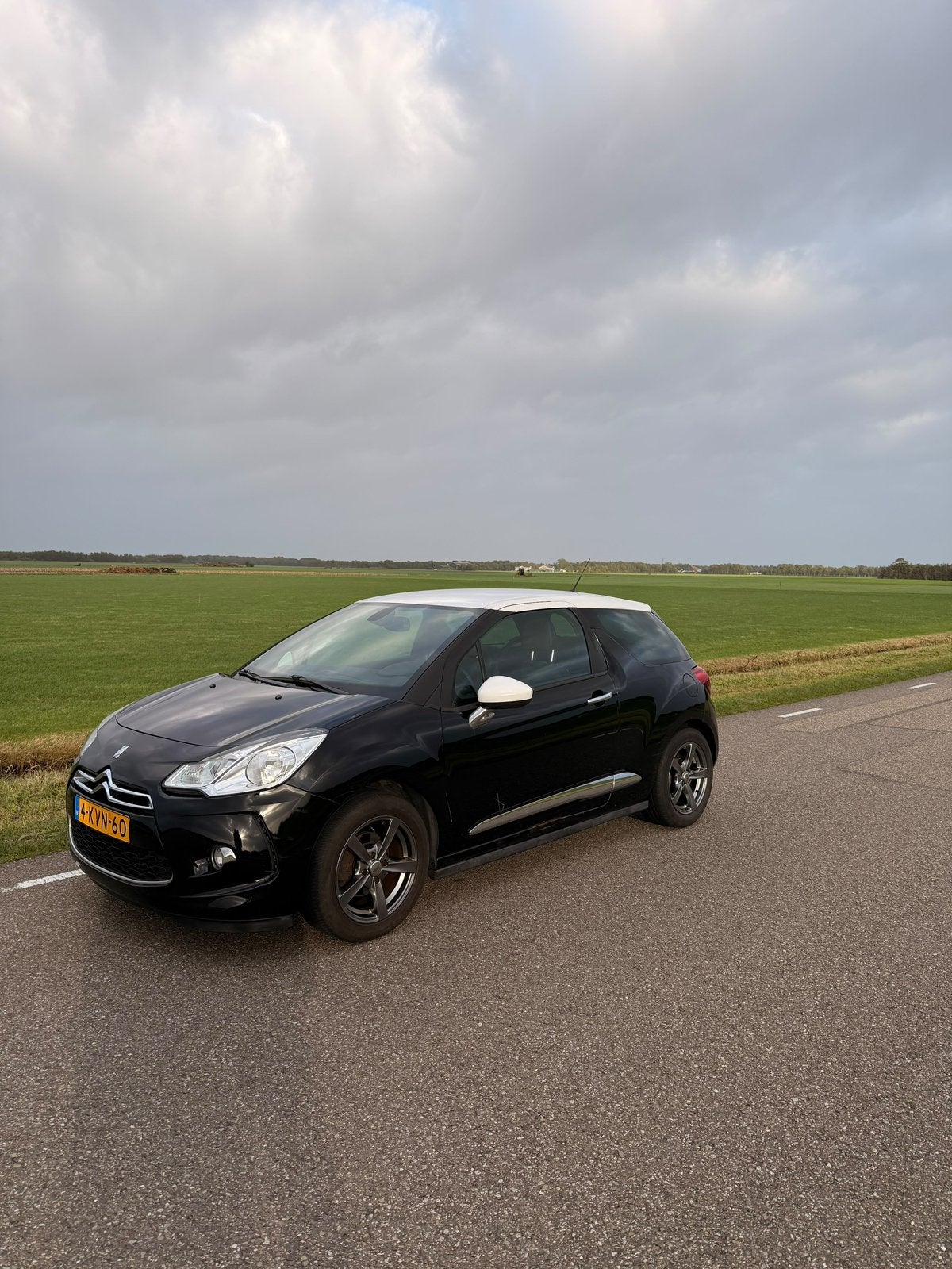 Citroën DS3 1.2 VTI 2013 Zwart, Auto's, Voorwielaandrijving, 40 €/maand, 1199 cc, Zwart
