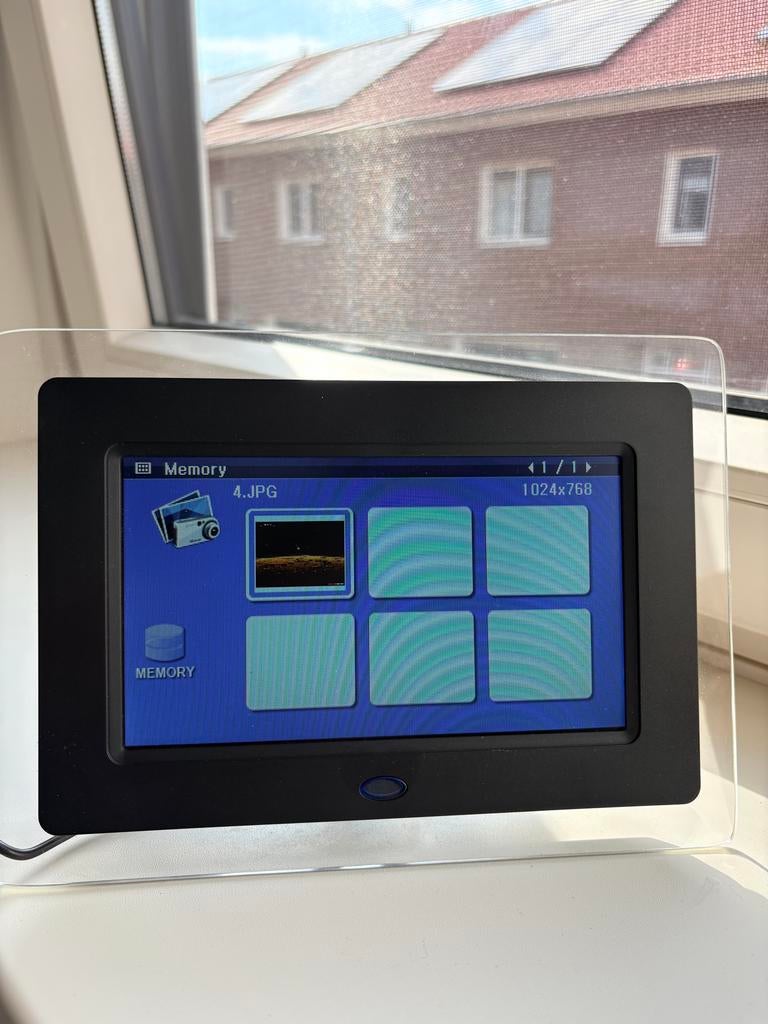 Digitale fotolijst met afstandsbediening, Audio, Tv en Foto, Fotografie | Digitale fotolijsten, Ophalen, Zo goed als nieuw, Minder dan 1 GB