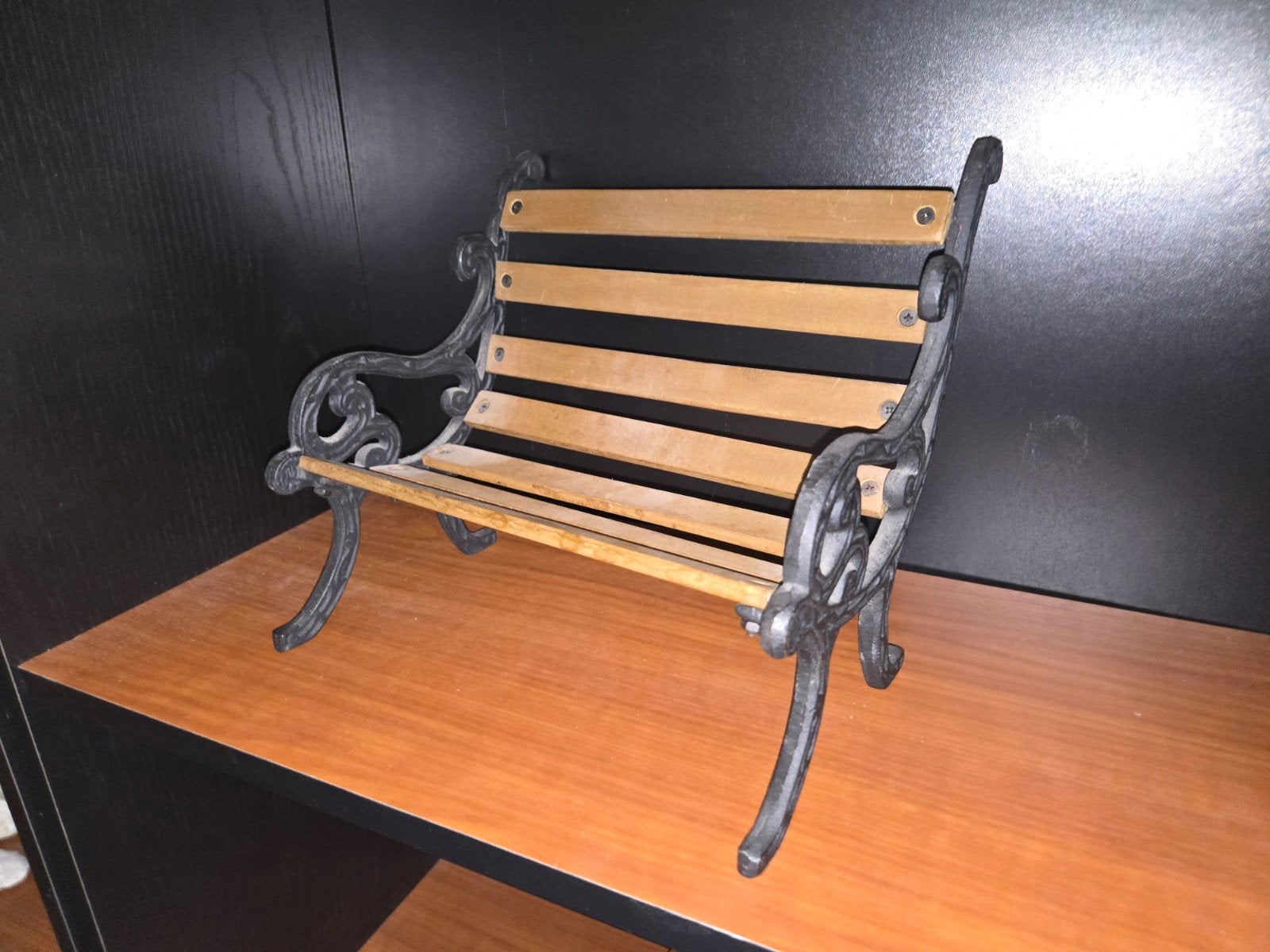 Vintage poppen bank gietijzer en hout, Ophalen, Zo goed als nieuw, Poppenhuis