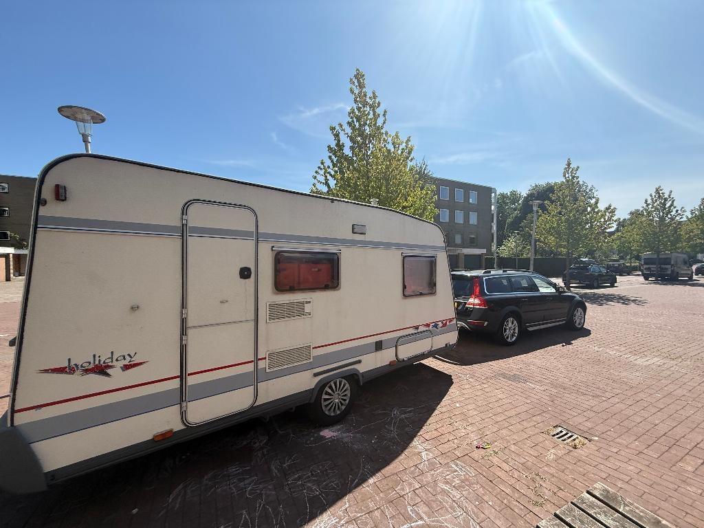 Gezinscaravan te koop voor jong gezin - Bürstner 4323, Standaardzit, 2 aparte bedden, 750 - 1000 kg, Particulier
