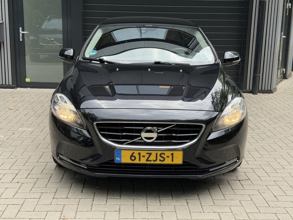 Volvo V40 1.6 T4 Momentum, Gebruikt, 4 cilinders, Leder en Stof, Zwart