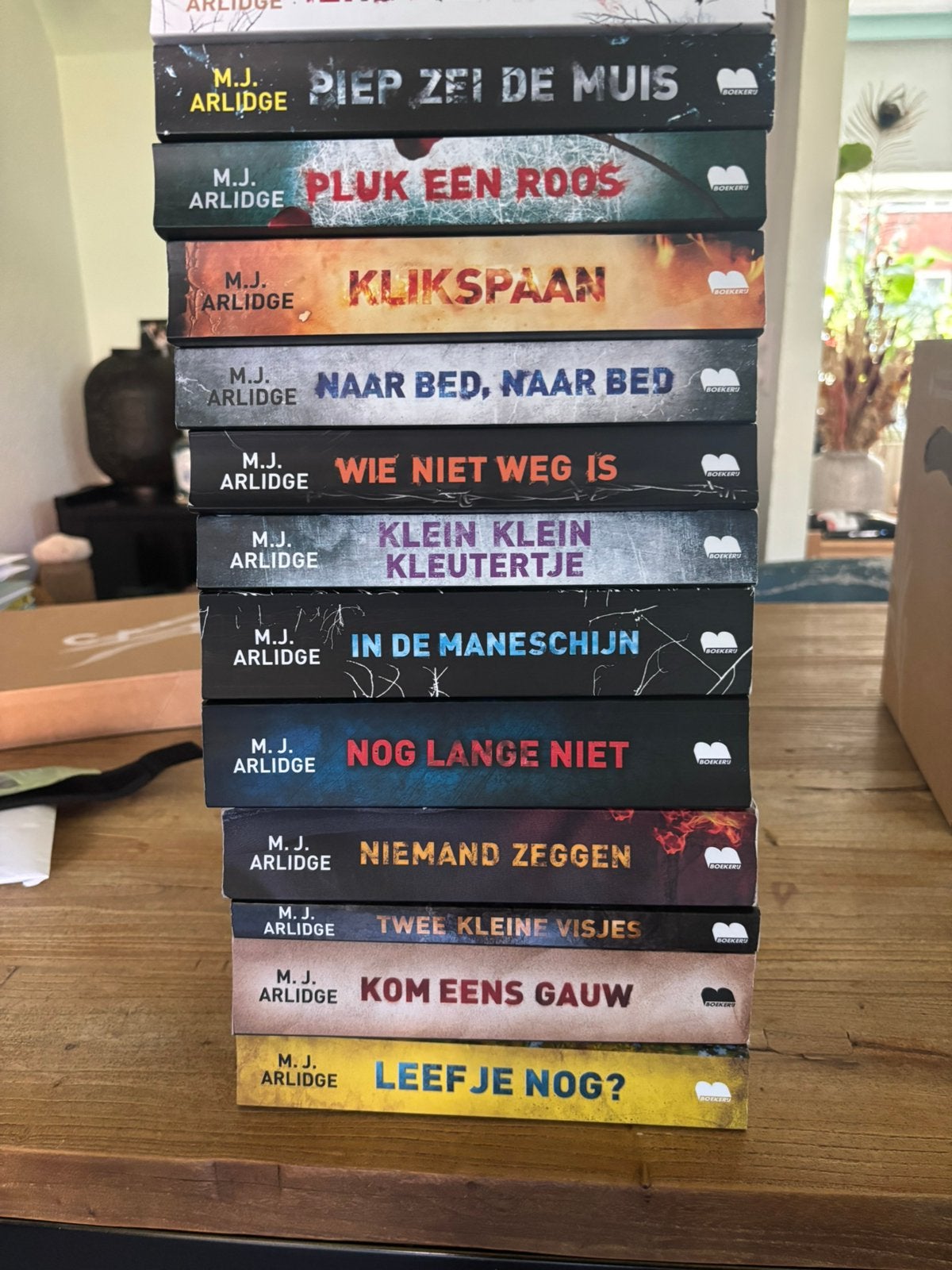 Helen Grace serie t/m deel 13 Leef je nog - M.J. Arlidge, Ophalen of Verzenden, Zo goed als nieuw