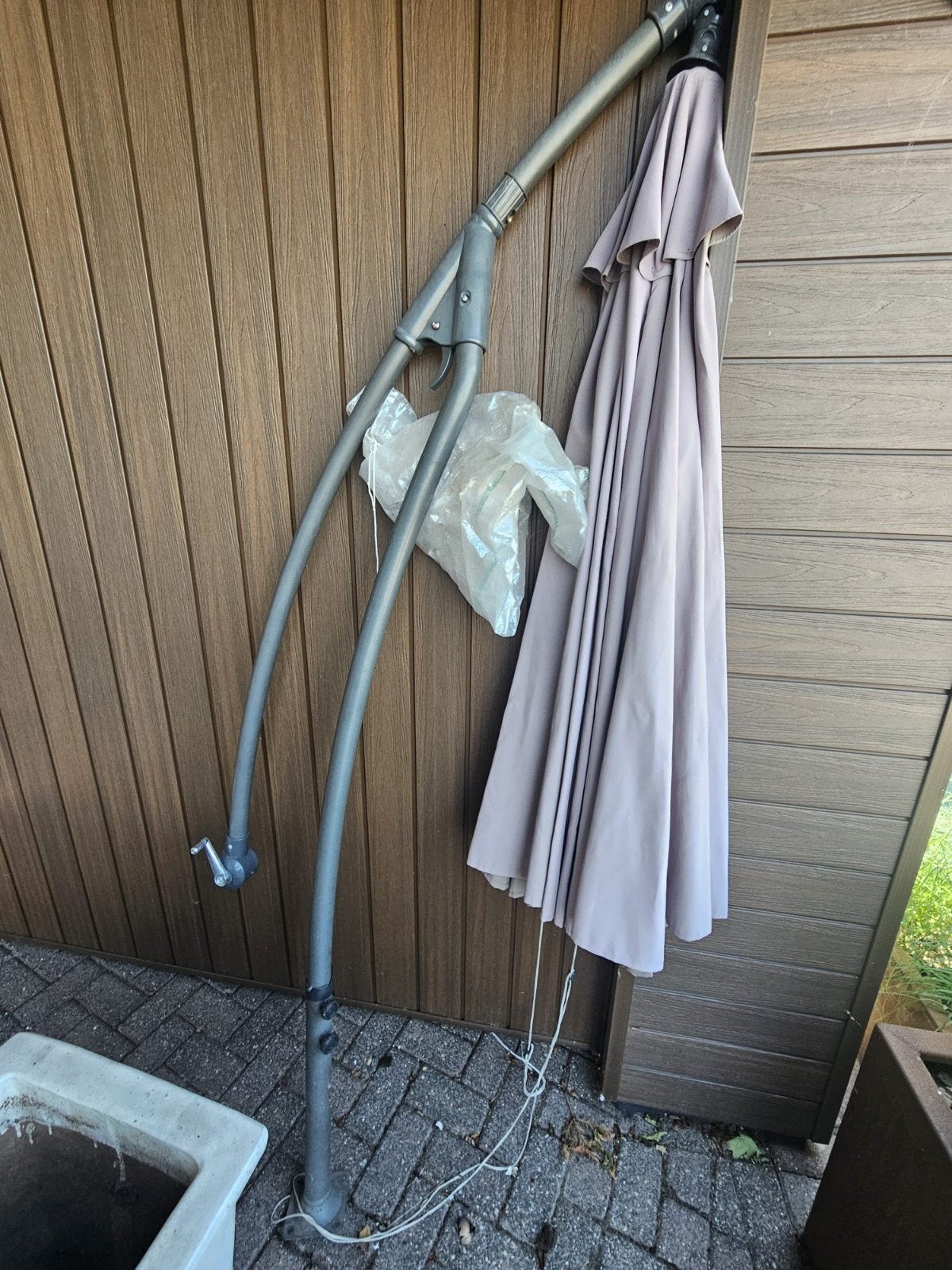 Zweefparasol - Gebruikt maar functioneel, Tuin en Terras, Parasols, Gebruikt, Zweefparasol, Ophalen