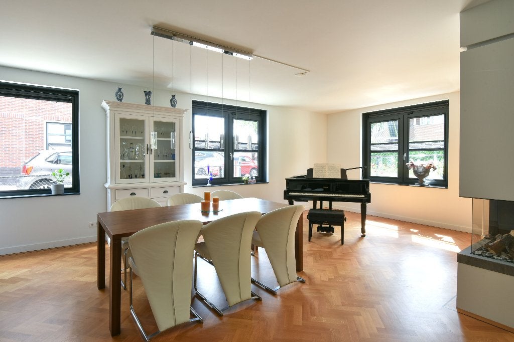 Witte vitrinekast van XO Interiors, Ophalen, Glas, 200 cm of meer, Zo goed als nieuw