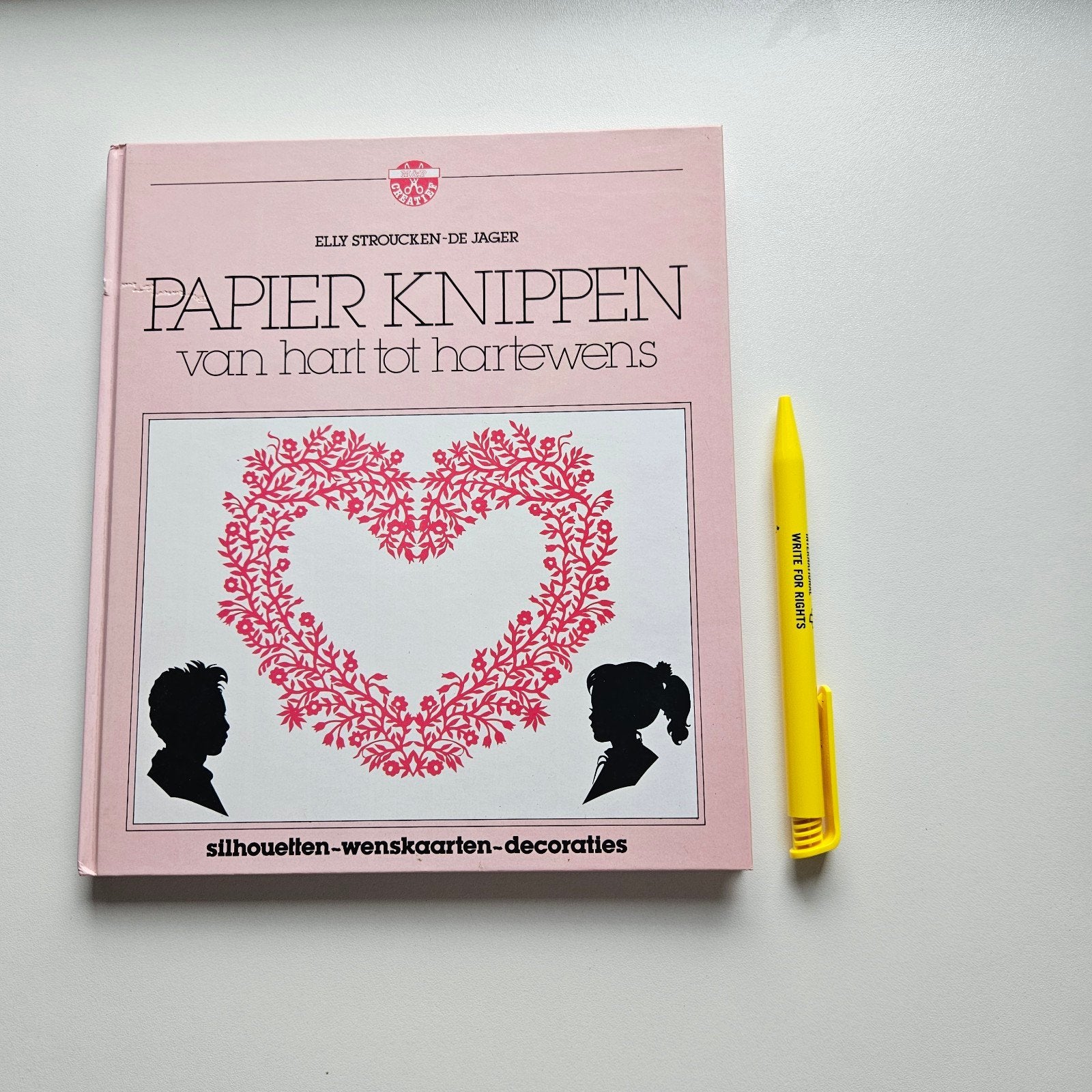Papier Knippen: Van Hart tot Hartewens - Elly Stroucken, Ophalen of Verzenden, Gelezen, Scrapbooking en Knutselen, Elly Stroucken-de Jager