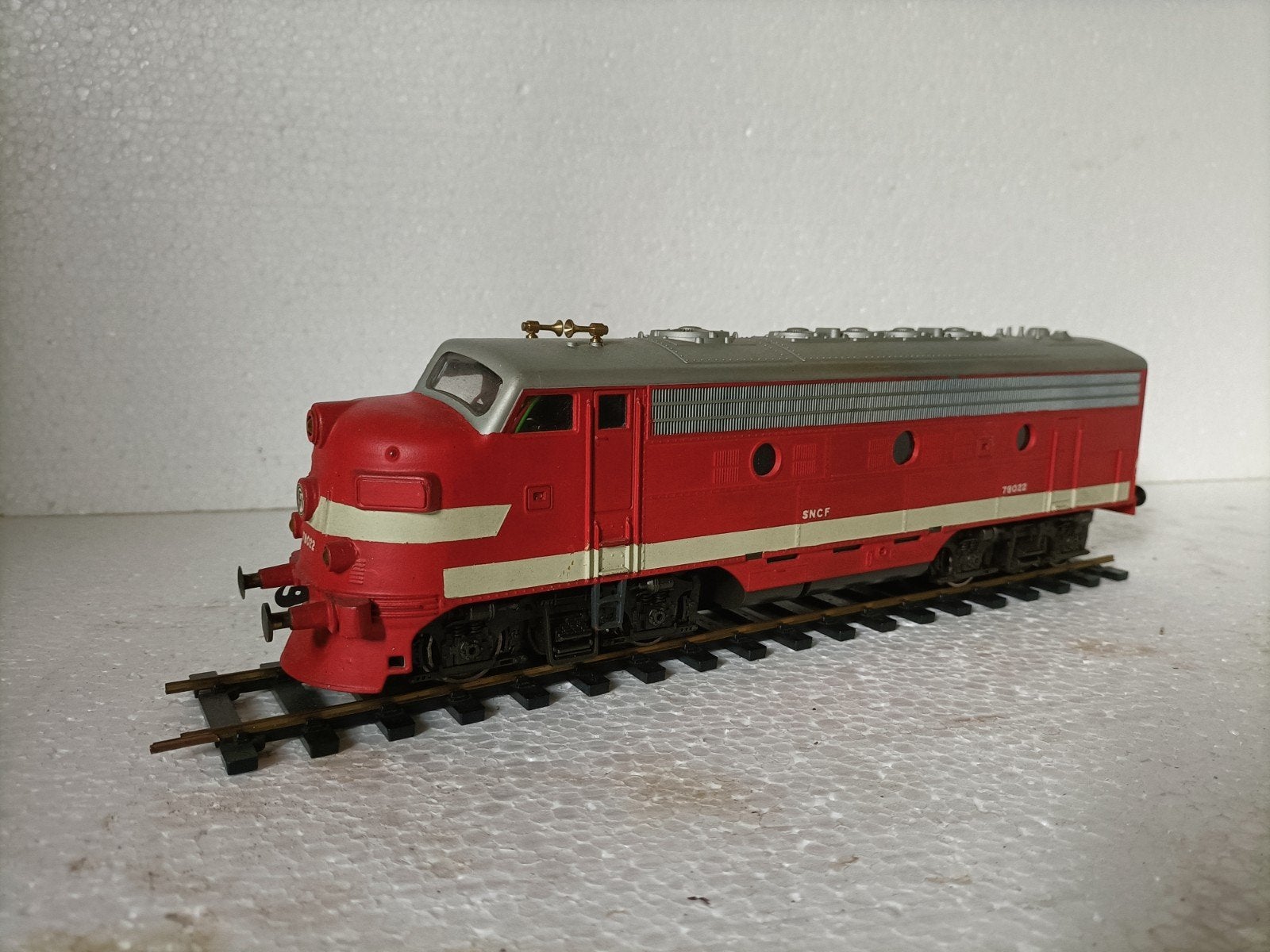 Atlas O / Roco Spoor 0 – EMD F9 Diesel Santa Fe (2-Rail DC), Hobby en Vrije tijd, Zo goed als nieuw, Analoog, Ophalen, Overige merken