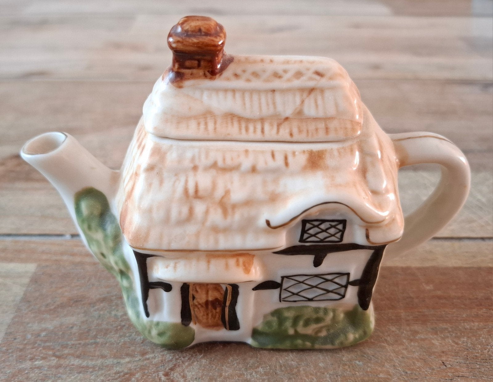 Porseleinen theepot huisje, Ophalen