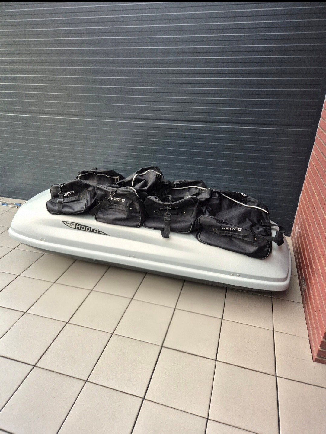 Hapro Carver 8.4 XXL Dakkoffer + Hapro Dakkoffertassen set, Auto diversen, Ophalen