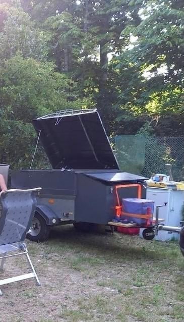 6-persoons tent met 2 slaapcabines en complete inboedel, Ophalen