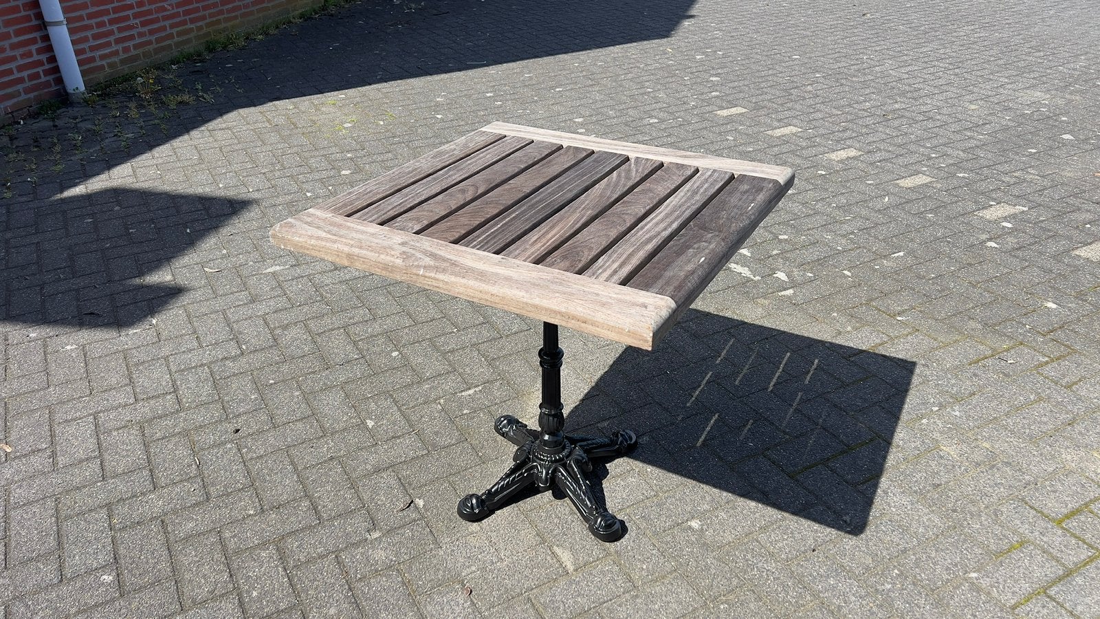 (Buiten)tafel met zwart gietijzeren onderstel, Ophalen, Zo goed als nieuw, Rechthoekig, Metaal