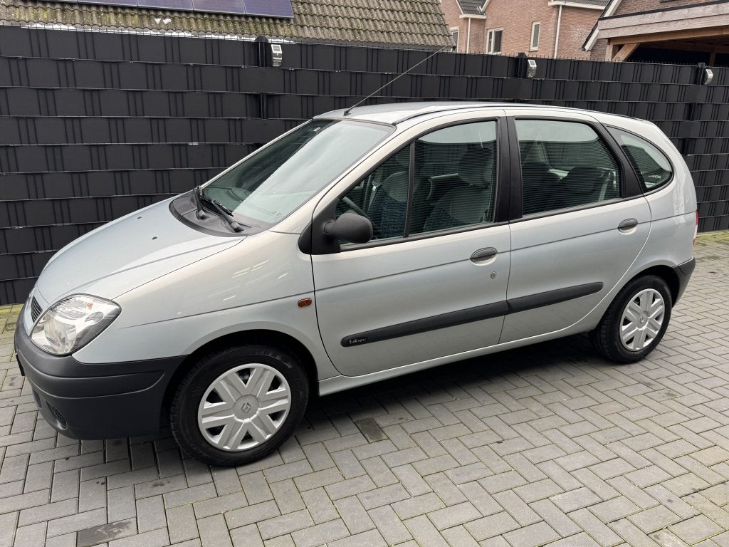 Renault Scénic 1.4-16V Air| 75DKM NAP| TREKHAAK| UNIEK| ZEE, Auto's, Oldtimers, Voorwielaandrijving, Stof, 95 pk, Renault