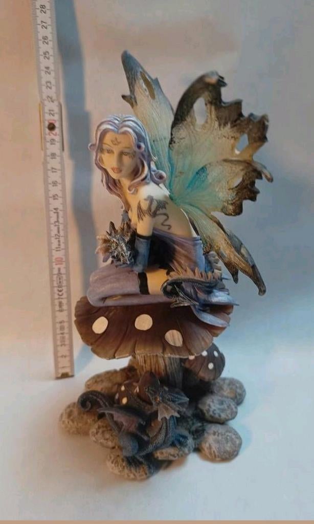 Fantasy Beeldje: Elfje met Draakje op Paddenstoel, Ophalen of Verzenden