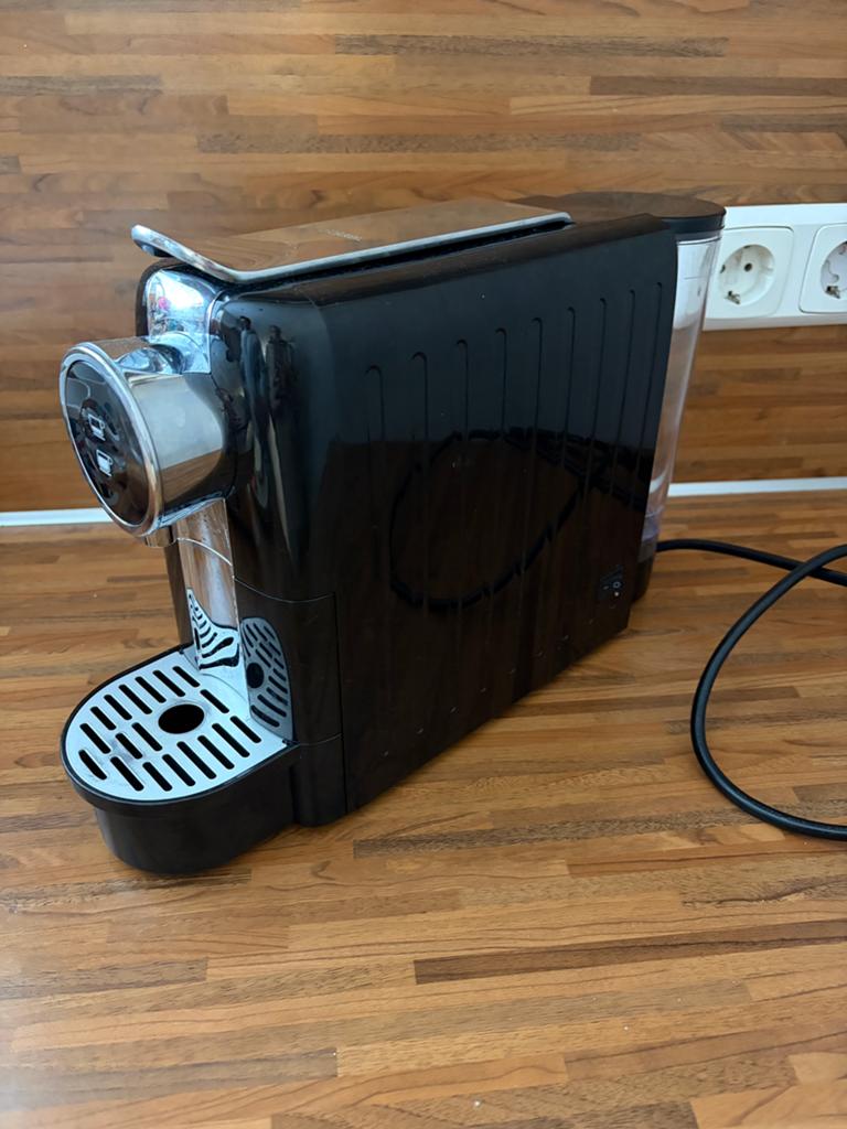 Blokker koffiecupmachine zwart, Ophalen, Koffiemachine, Zo goed als nieuw, 4 tot 10 kopjes
