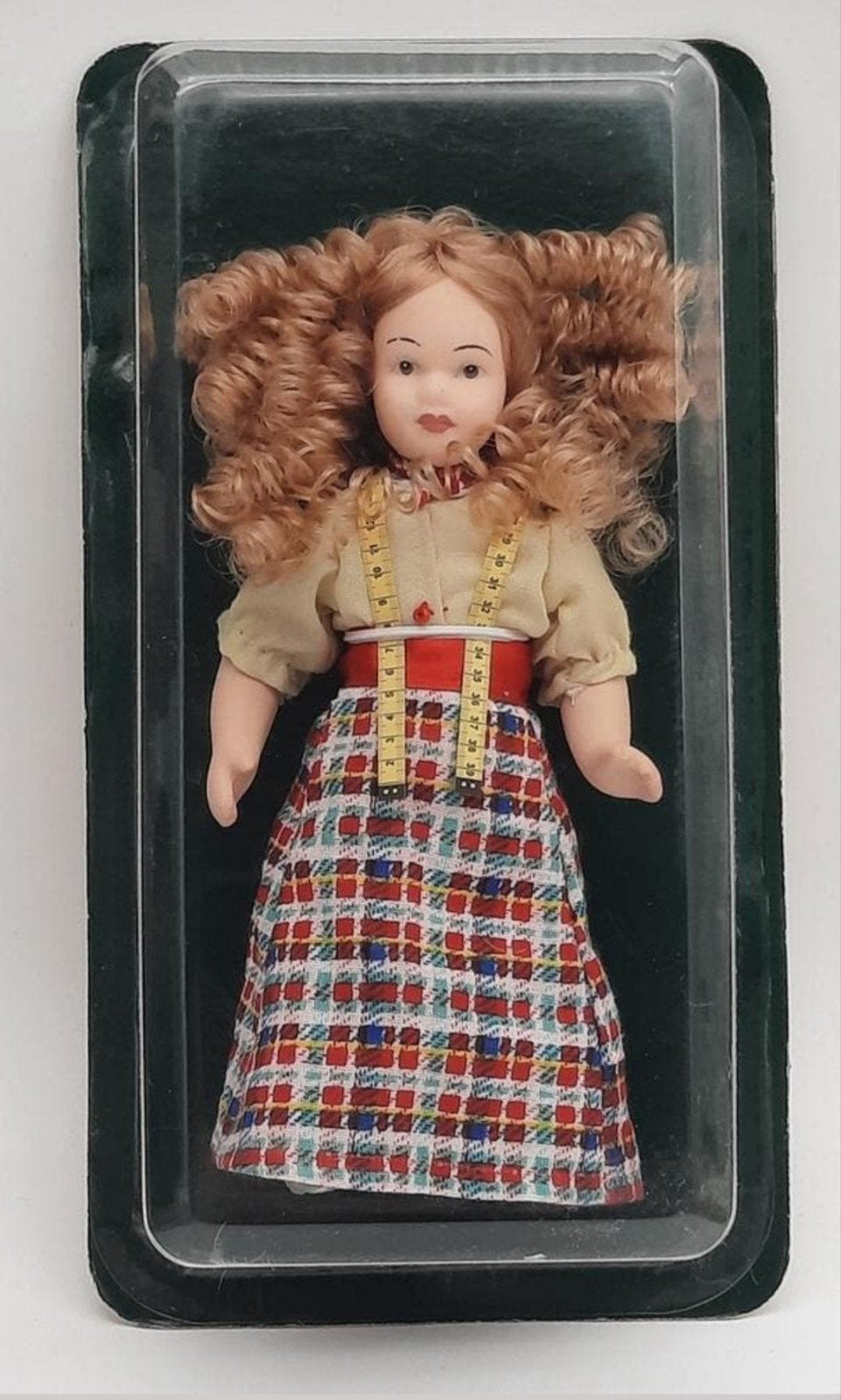 Porseleinen Pop Deagostini 13 Kleding Naaister NIEUW!, Ophalen of Verzenden, Nieuw, Pop