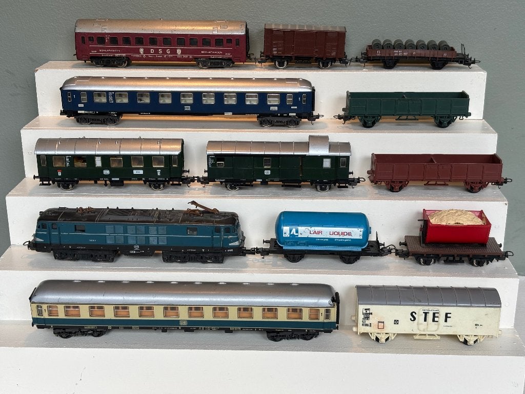 12 Lima wagons en 1 locomotief SNCB, Gelijkstroom, Ophalen of Verzenden, Lima, Gebruikt