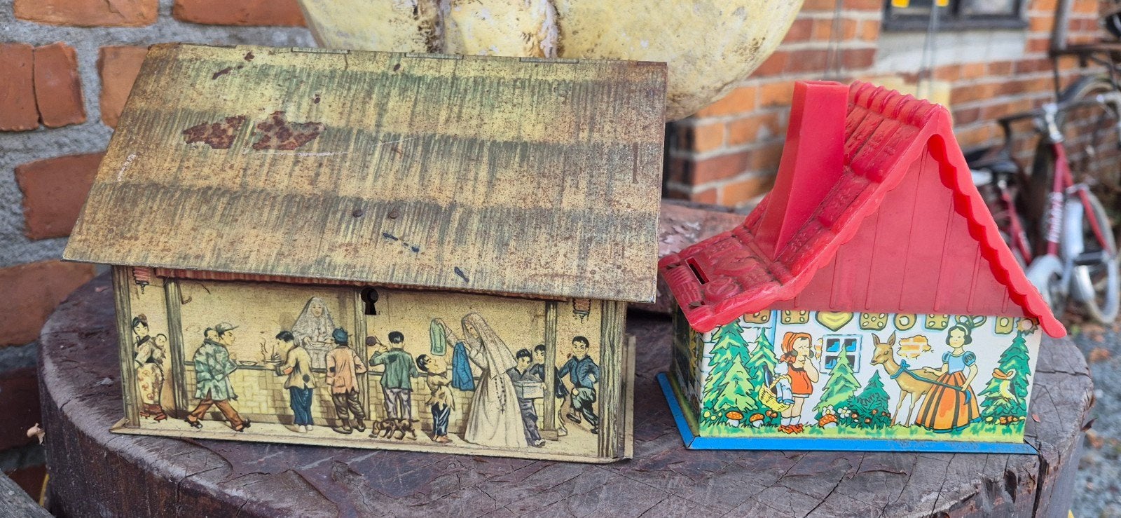 2 Oude Blikken Spaarpotten - Huisje en Missiehuis, Ophalen of Verzenden