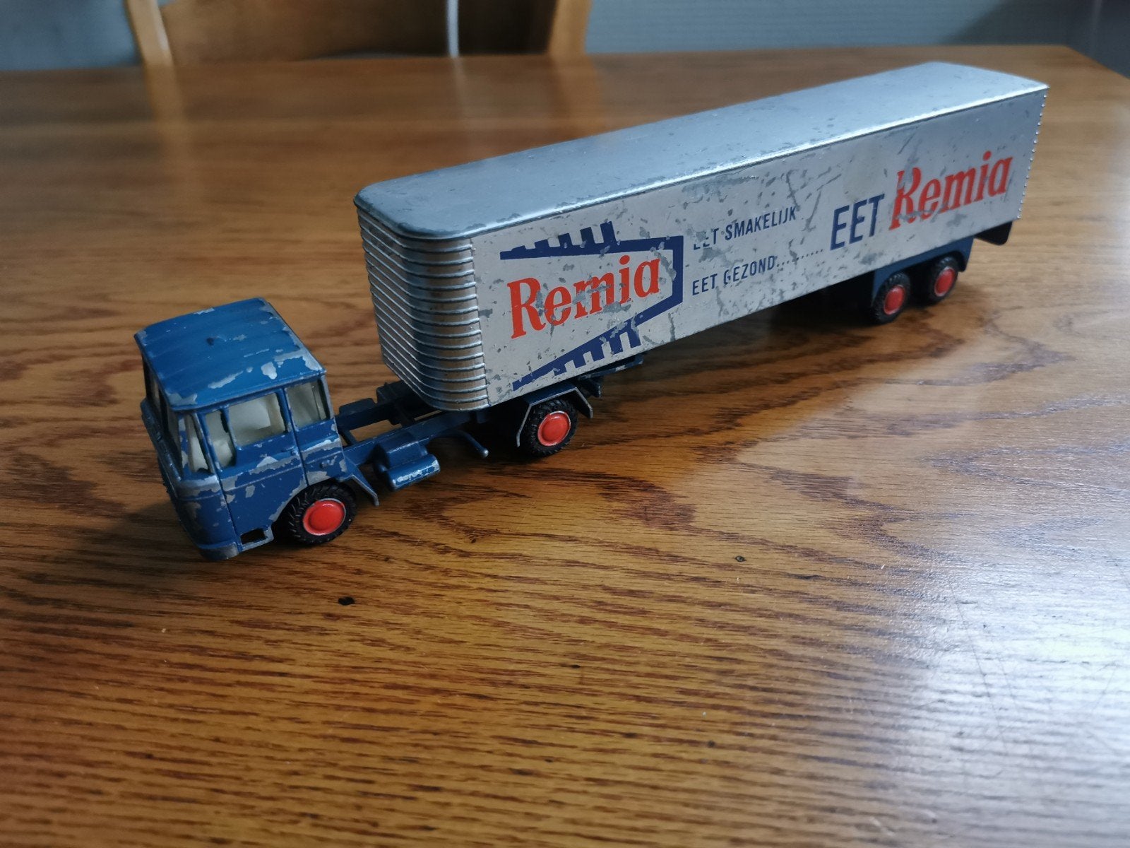 Vintage Lion / tekno Car Daf 2600 trekker met Euro Trailer., Hobby en Vrije tijd, Ophalen of Verzenden, Gebruikt
