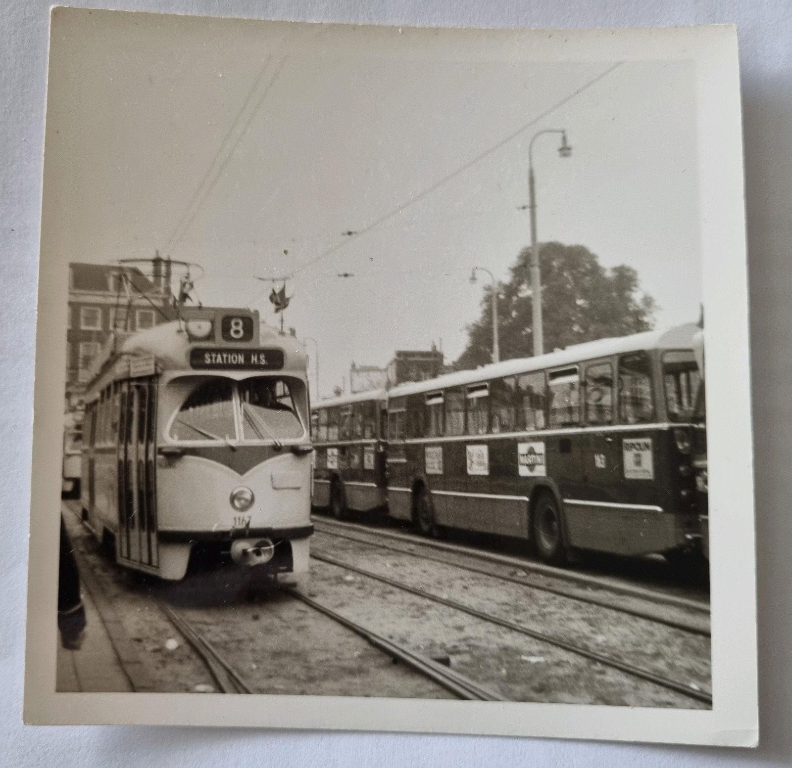 475)Foto Stationsweg met tram en bus HTM, Ophalen of Verzenden, 1960 tot 1980, Zo goed als nieuw, Overige onderwerpen