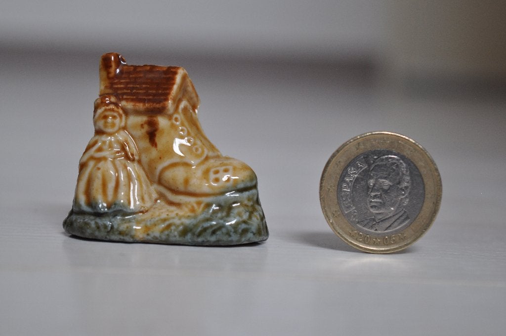 Beeldje Wade Woman in Shoe 4 cm, Verzamelen, Beelden en Beeldjes, Ophalen of Verzenden, Dier