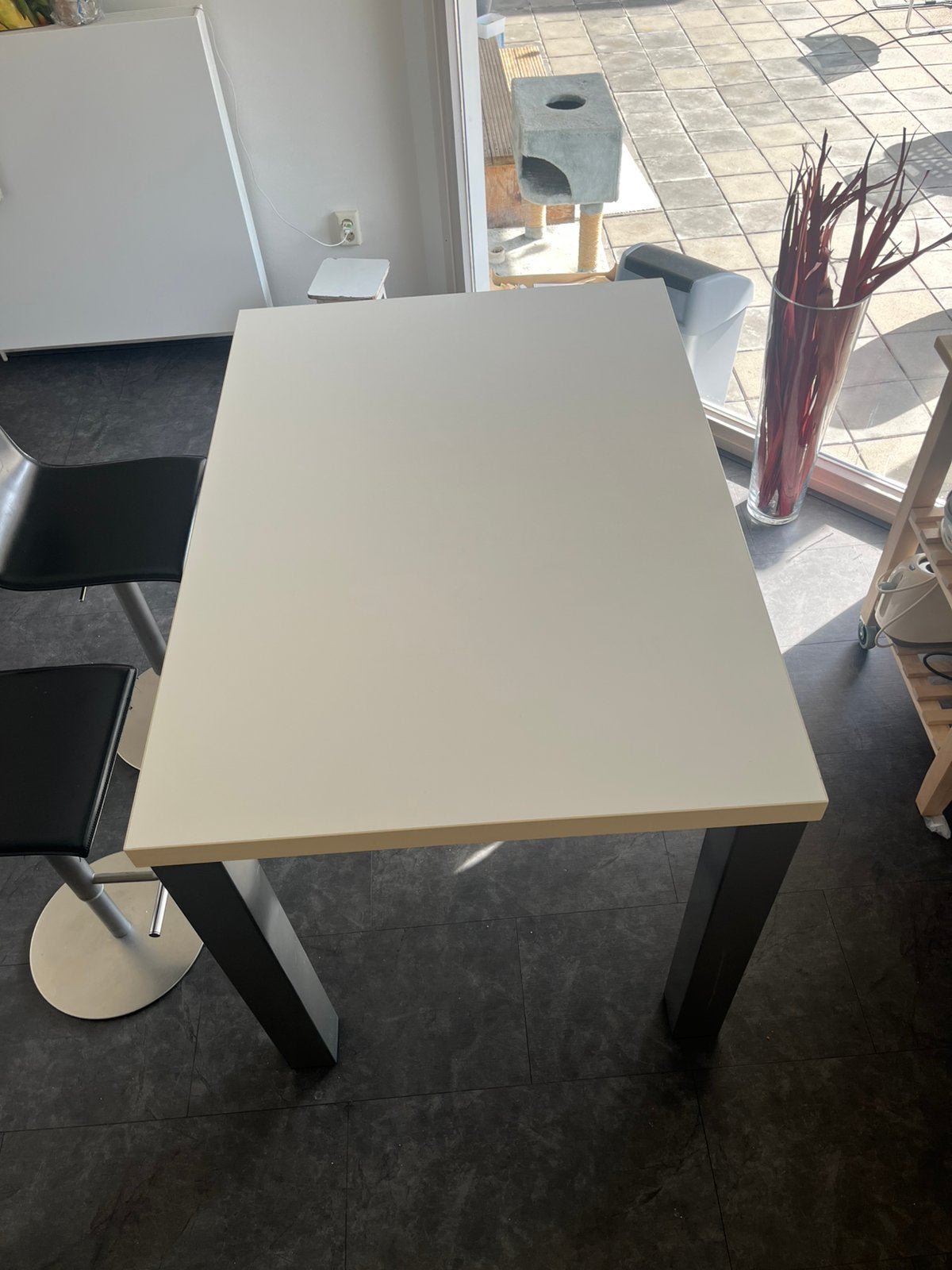 hoge bartafel met 4 barkrukken, Ophalen, Kunststof, 50 tot 100 cm, 50 tot 100 cm
