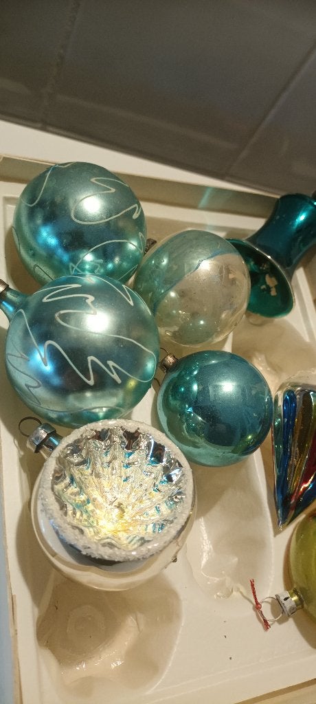 8 oude kerstballen, blauw/groen., Ophalen of Verzenden, Gebruikt