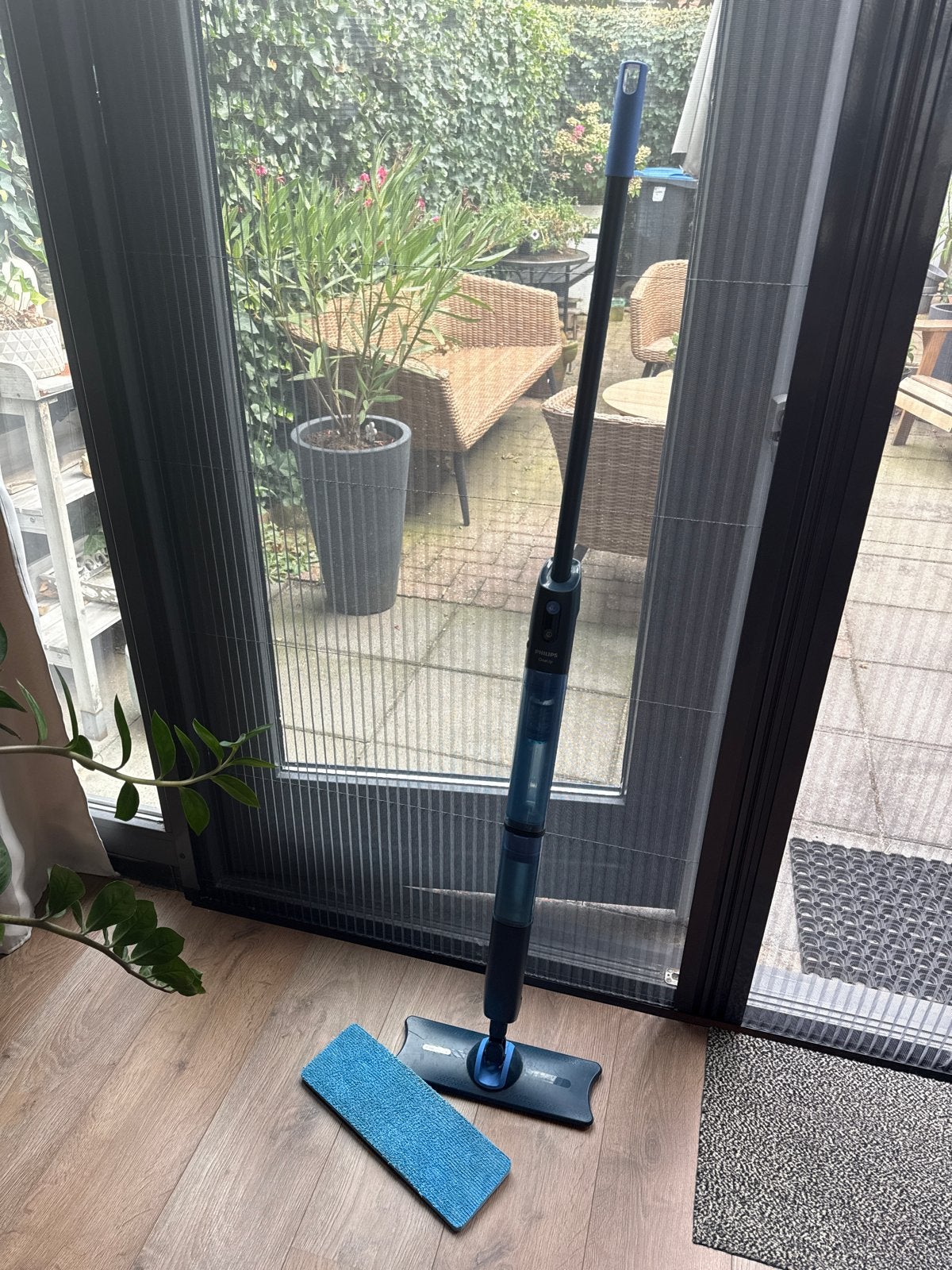Philips OneUp dweil, Ophalen, Mop of Dweil