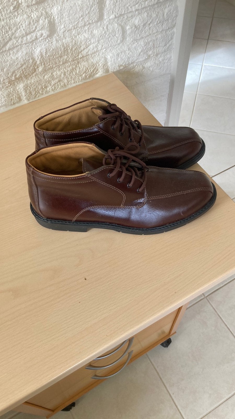 Hoge werkschoenen, Tuin en Terras, Ophalen, Zo goed als nieuw