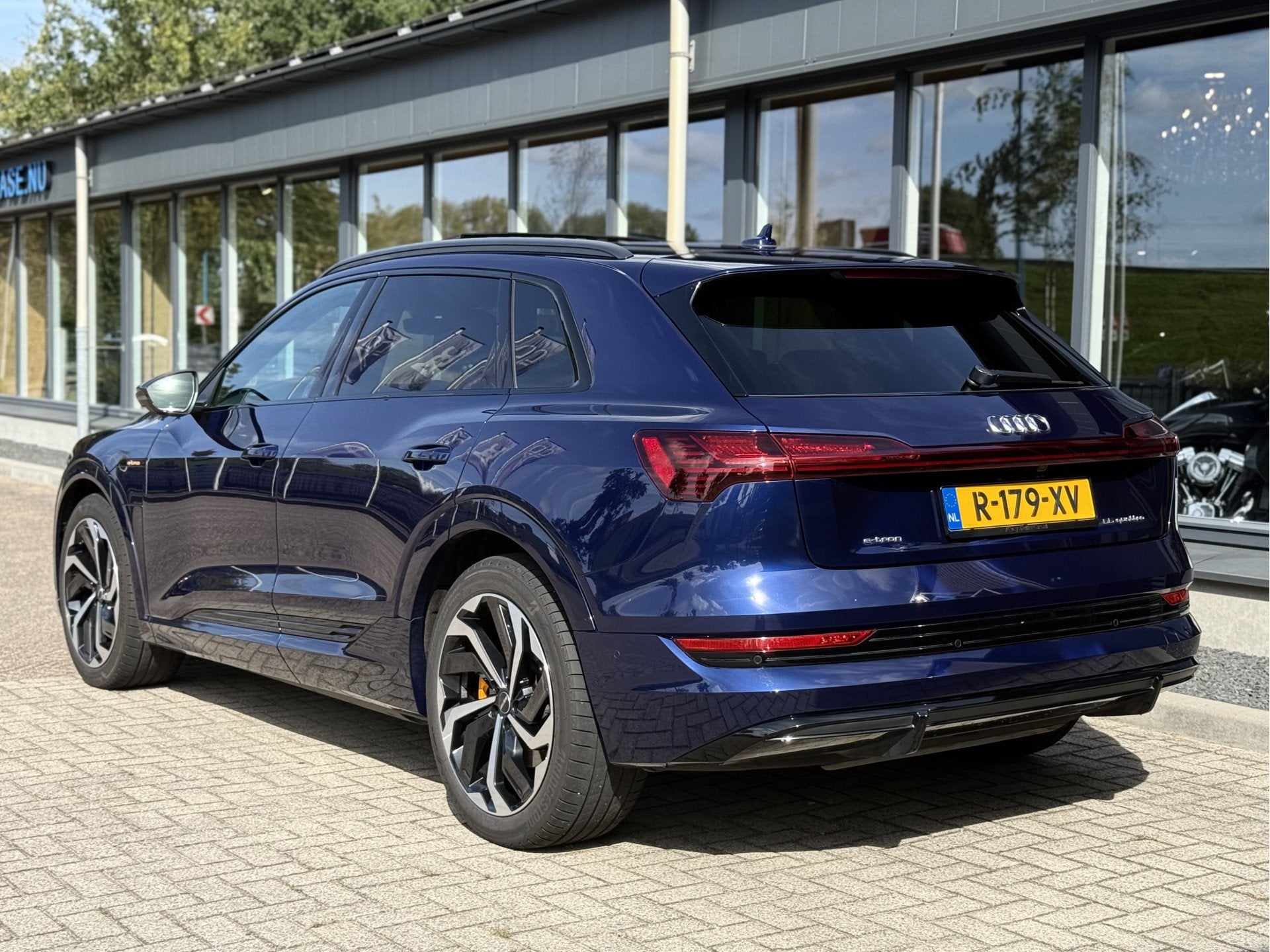 Audi e-tron 55 quattro S edition 95 kWh BTW Pano B&O Sfeerve, Auto's, Automaat, 396 km, Zwart, Blauw