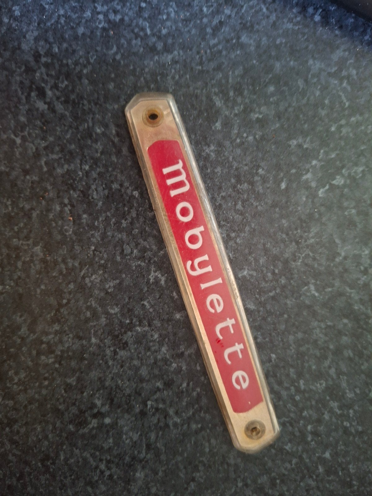 Mobylette embleem - Vintage bromfiets badge, Ophalen of Verzenden, Gebruikt, Overige typen, Mobylette