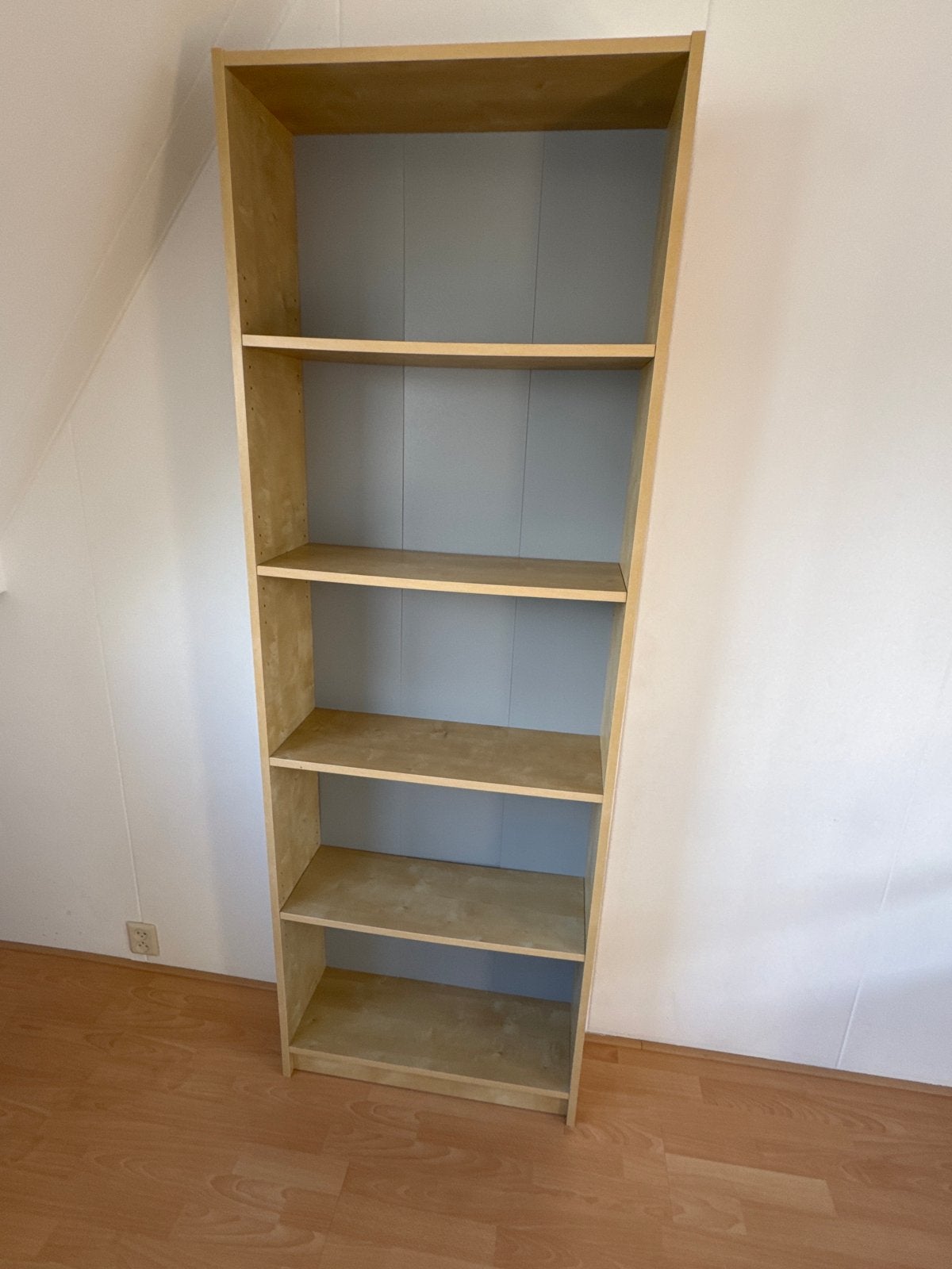 Hoge smalle boekenkast met 5 planken, Ophalen, Met plank(en), Gebruikt, 50 tot 100 cm