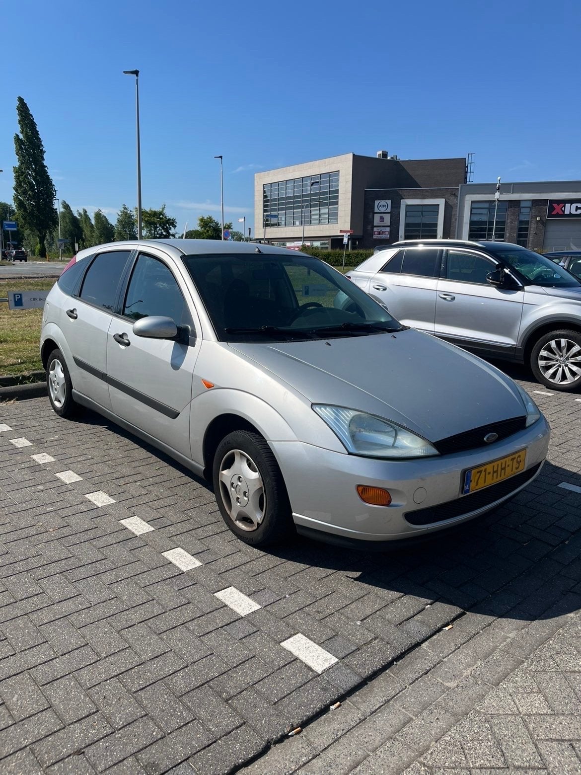 Ford Focus 1.4 I Trend 5D 2001 Grijs, Auto's, Ford, Particulier, Focus, Benzine, B, Hatchback, Handgeschakeld, Origineel Nederlands