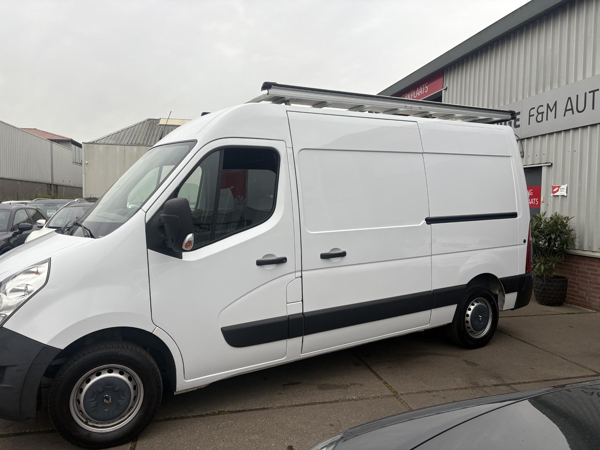 Renault Master T33 2.3 dCi L2H2 Airco, cruise, trekhaak, Stof, Gebruikt, Euro 6, 4 cilinders