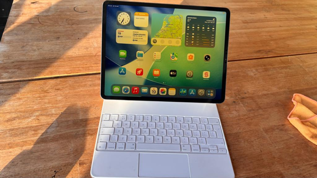 Prachtige Apple iPad Pro (12,9 3e) 256GB Wi-Fi met magic KB, Ophalen, Overige kleuren, 12 inch, Zo goed als nieuw