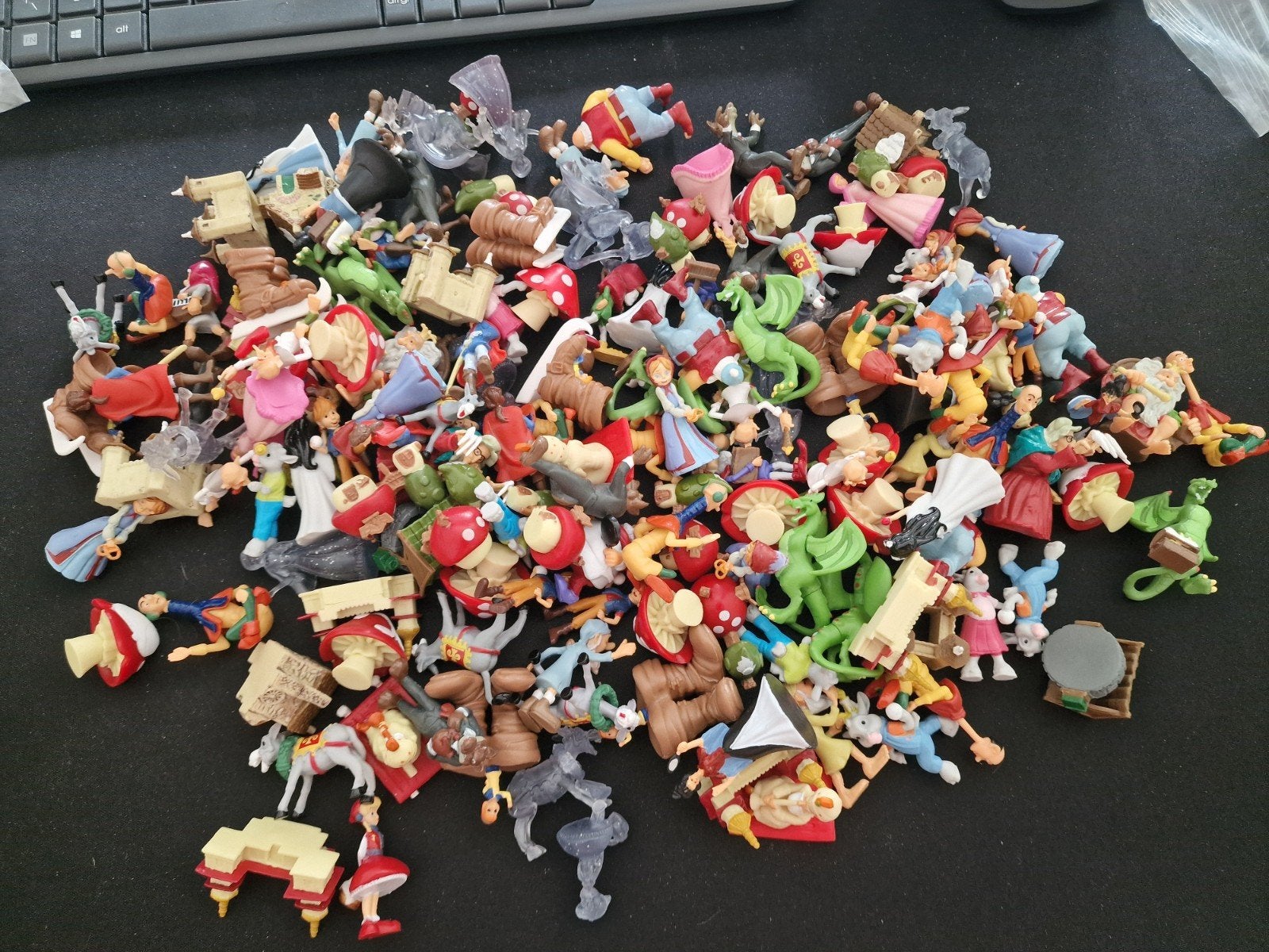 Mini efteling figuurtjes 150 stuks ongeveer, Ophalen, Zo goed als nieuw, Beeldje of Poppetje