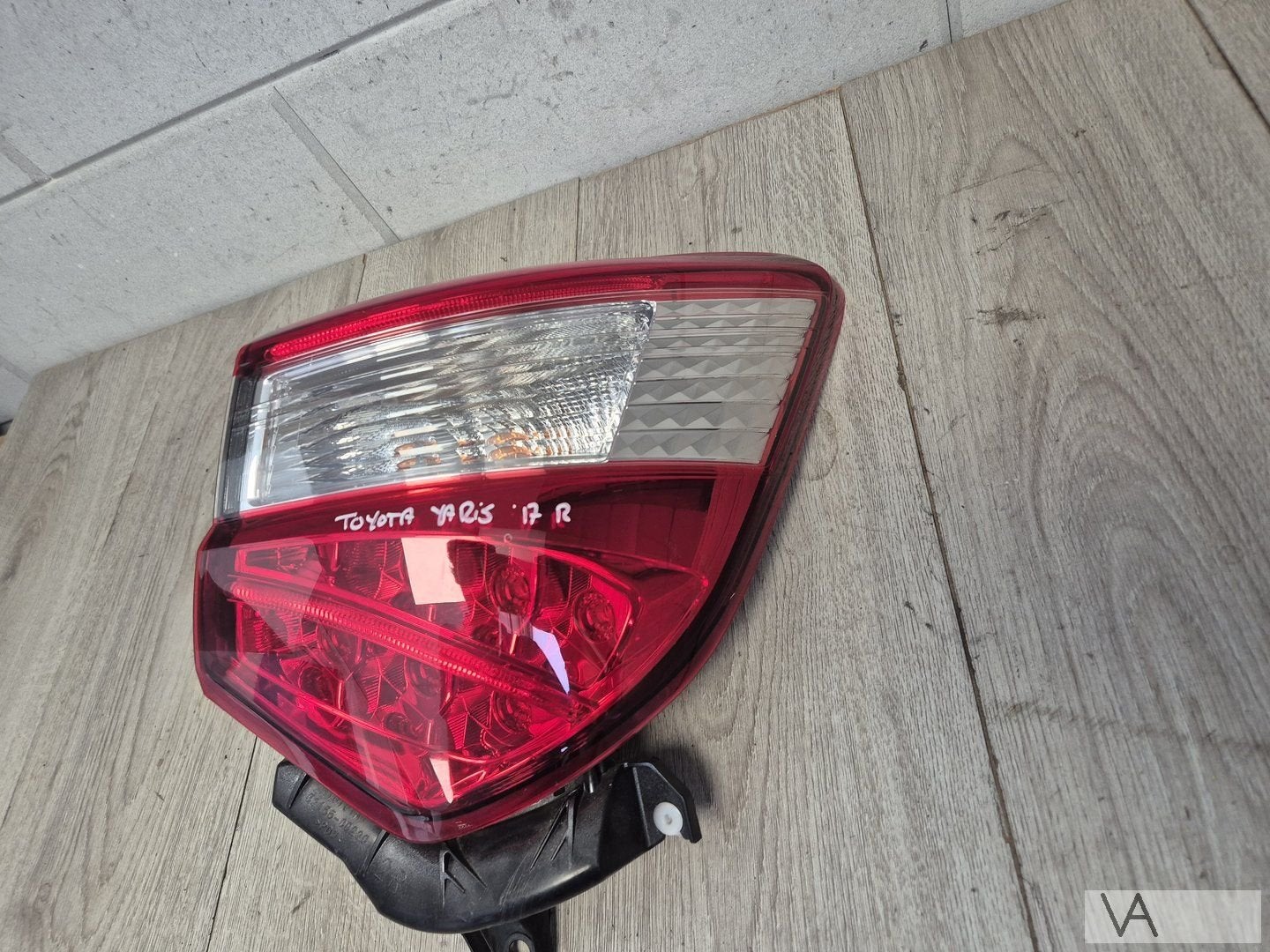 Achterlicht rechts van Toyota Yaris 3 facelift LED 2017-2020, Gebruikt, -, -, Ophalen of Verzenden