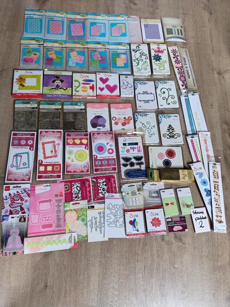 hobby stans en embossing pakket 2, 60 mallen, Hobby en Vrije tijd, Kaarten | Zelf maken, Nieuw, Pons of Mal, Overige thema's, Ophalen of Verzenden