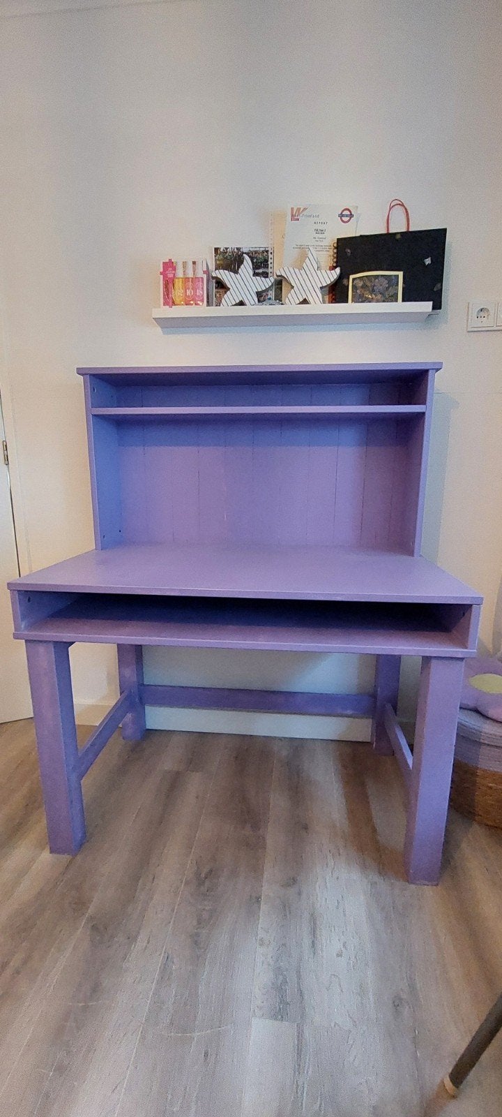 Lekker gekleurd kinderbureau klein prijsje! Ophaal dit weeke, Huis en Inrichting, Gebruikt, Hout, 60 cm, Met lades