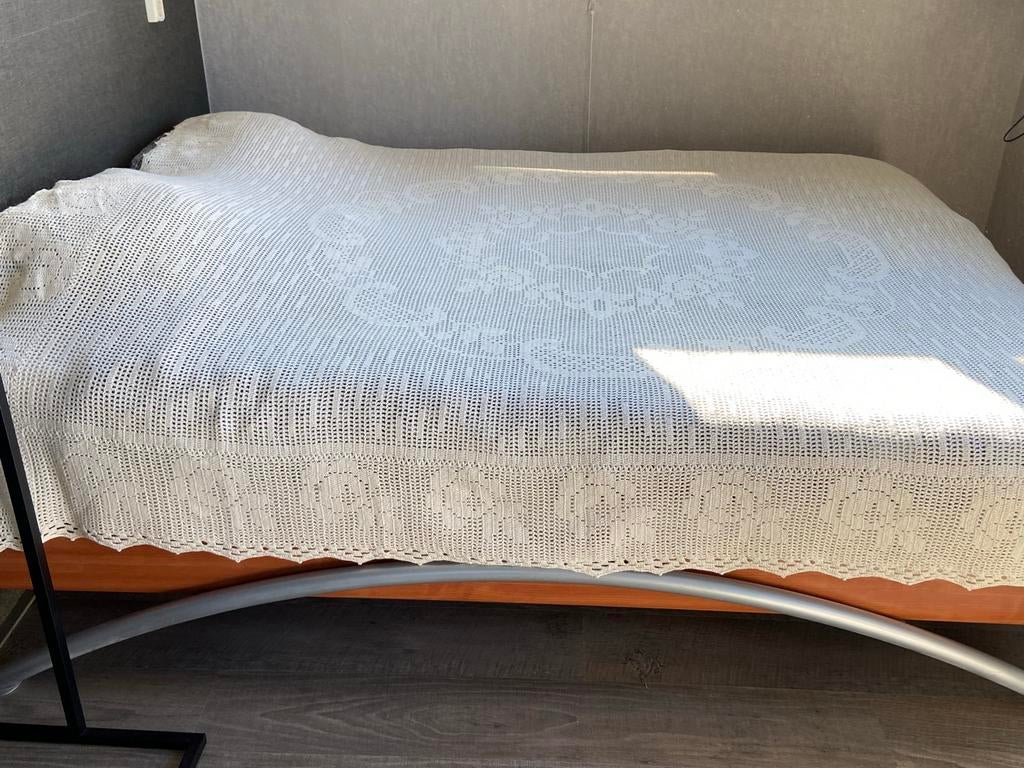 Zelfgemaakte sprei - Zo goed als nieuw, Huis en Inrichting, Slaapkamer | Beddengoed, Wit, Overige typen, Tweepersoons, Ophalen of Verzenden