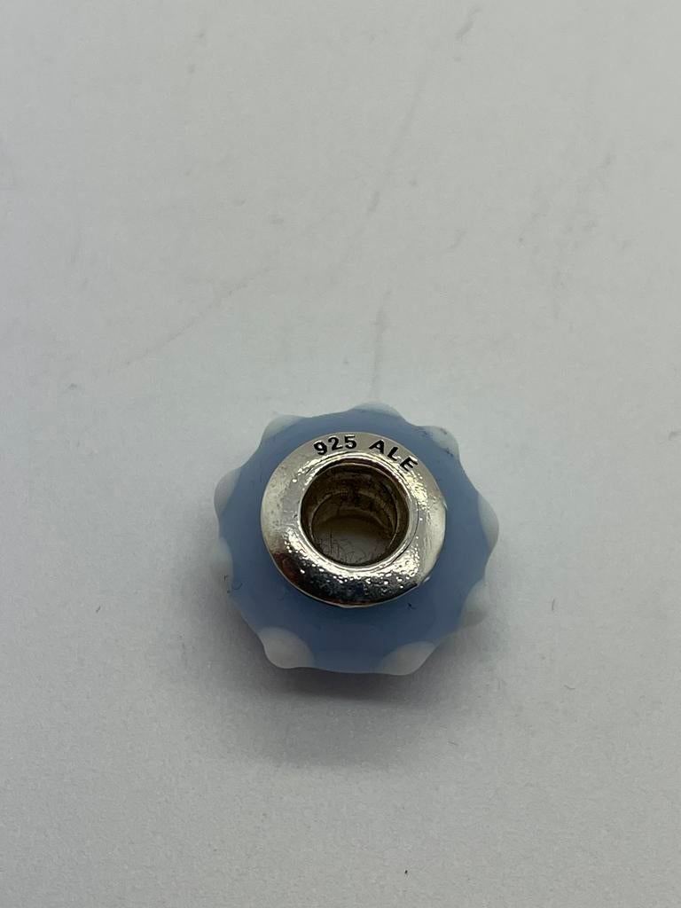 D382 Pandora zilveren glaskraal lichtblauw witte stippen, Sieraden, Tassen en Uiterlijk, Bedels, Pandora, Ophalen of Verzenden